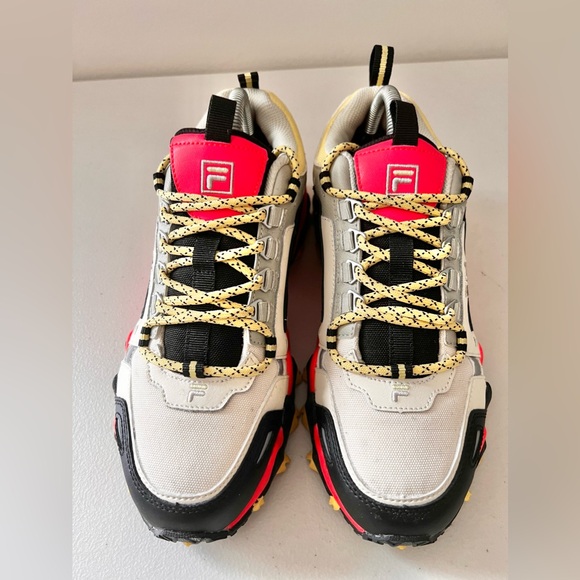 Fila Oakmont TR Sneakers Women’s Size 9 EUC - Picture 3 of 7